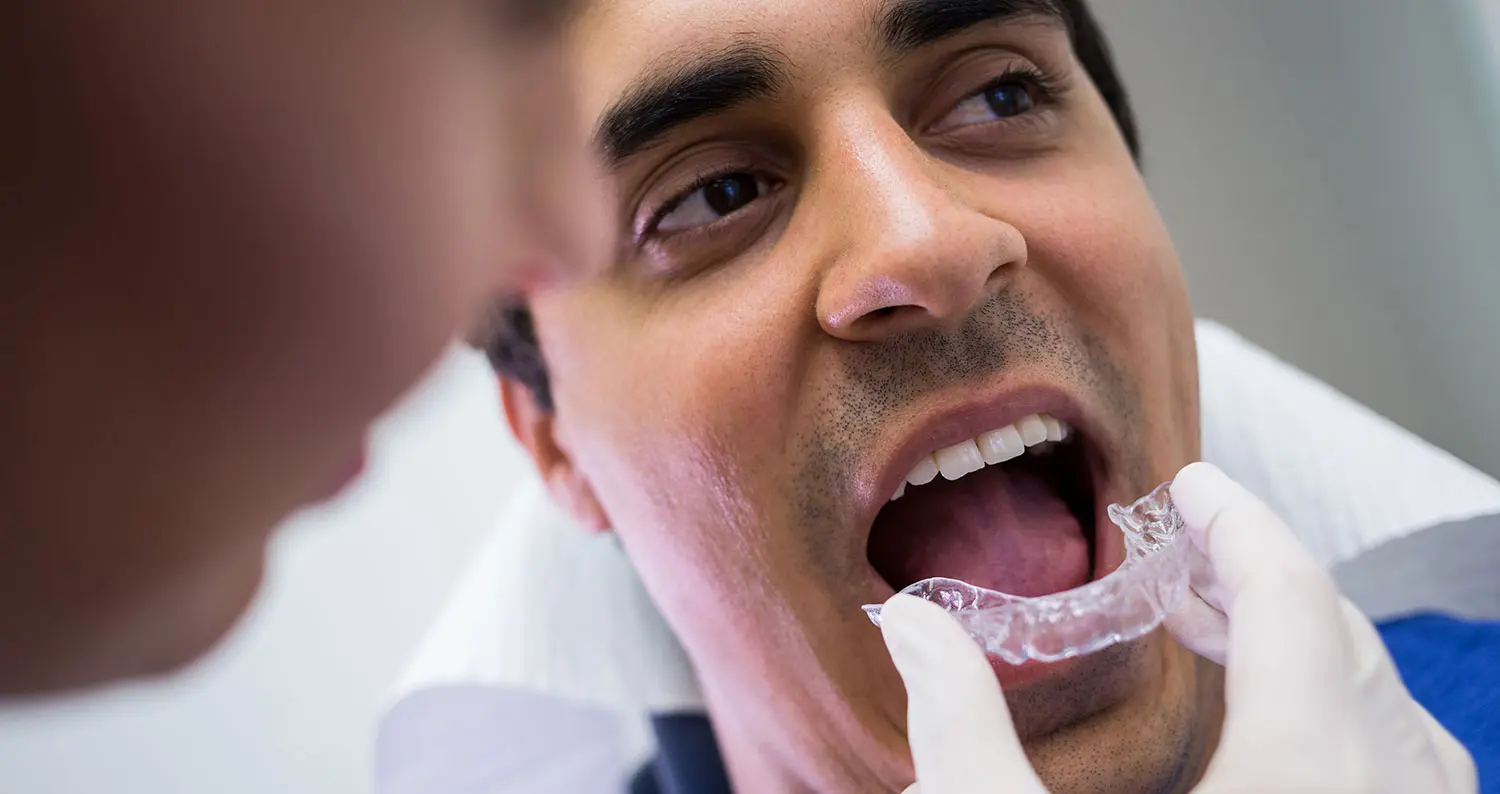 Zahnschiene München - Zahnschiene wird angepasst