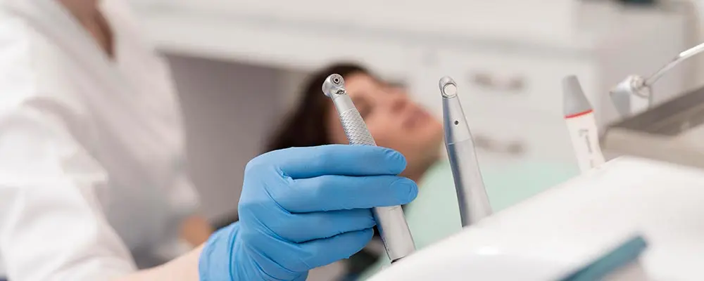 Zahnarzt Feldkirchen-Westerham Behandlung Zahnarztbesteck